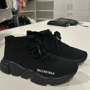 WOMEN'S SPEED LACE-UP SNEAKER IN BLACK